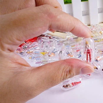 10buc Mini Transparent Capsula de Plastic Container Pilula Medince Capsulă Capsulă de Culoare Persoană Repartitoare Figurine Papusa Mașină